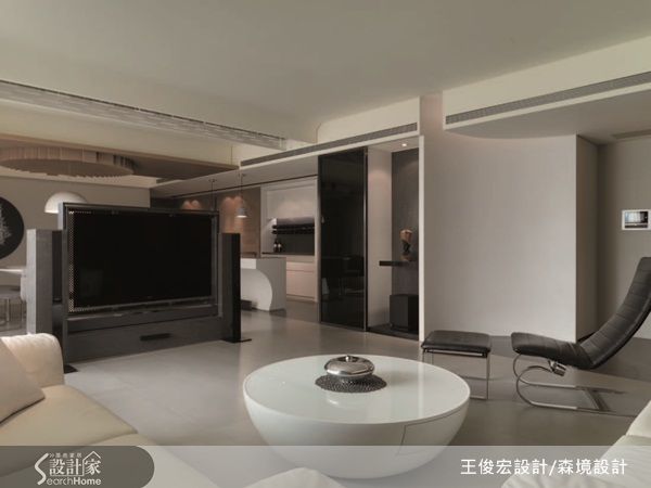 以一張圓桌為起點的設計。為滿足屋主過年時邀請客人來